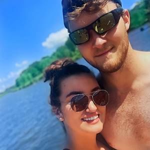 Meet your Posher, Chloe